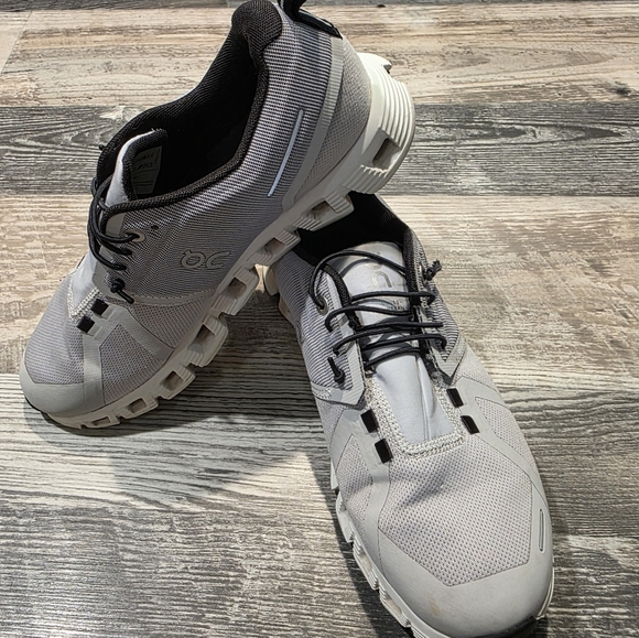 On Running Womens Light Gray Athletic Shoes - Picture 1 of 6